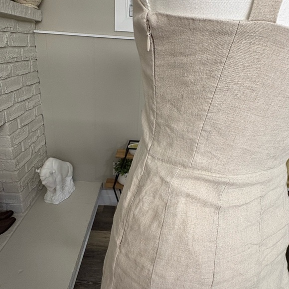 Club Monaco Fluted Hem Mini Dress in the color Flaxseed Size 0 - Picture 3 of 10